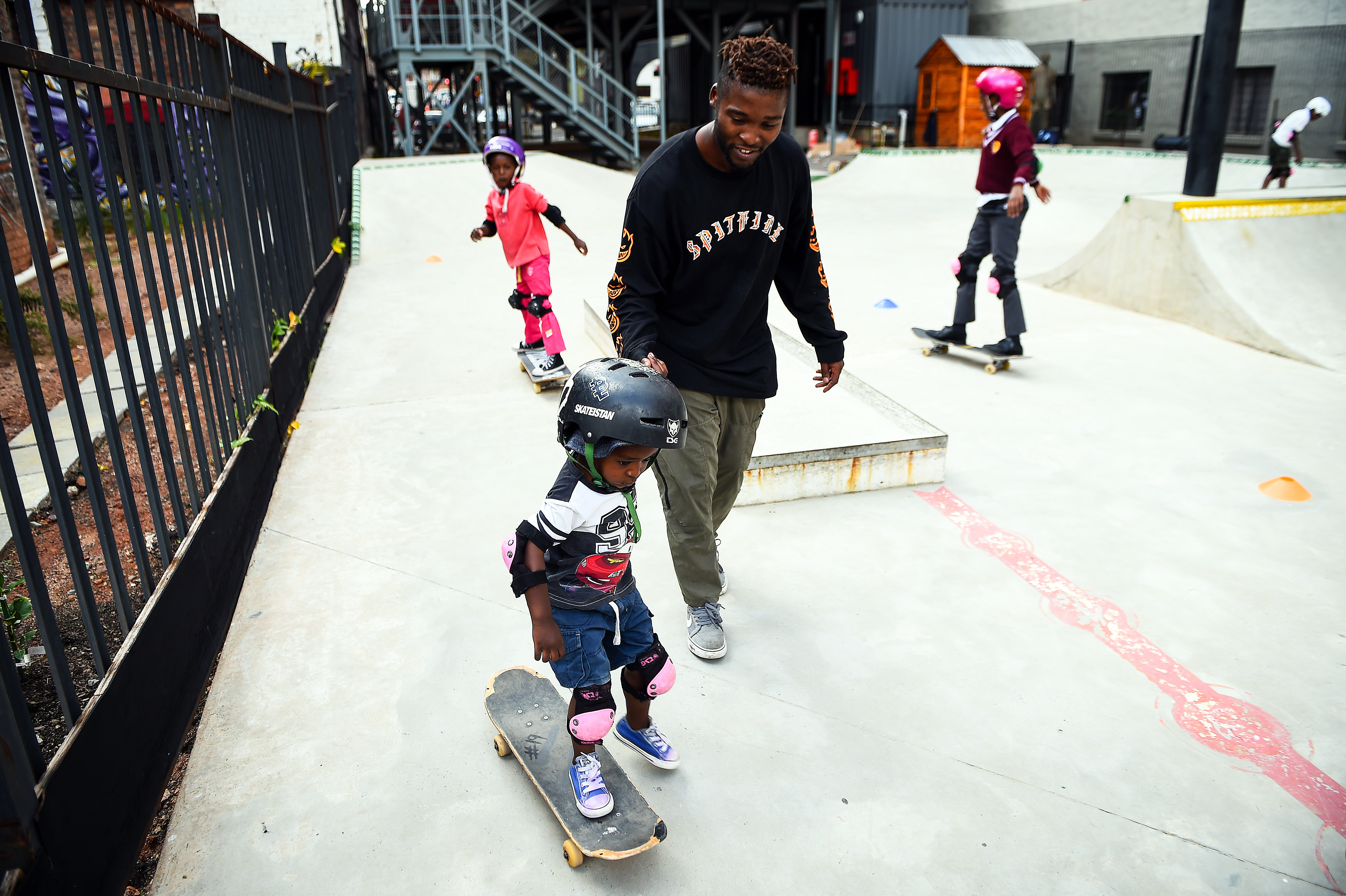 Educator helps a young child to skate