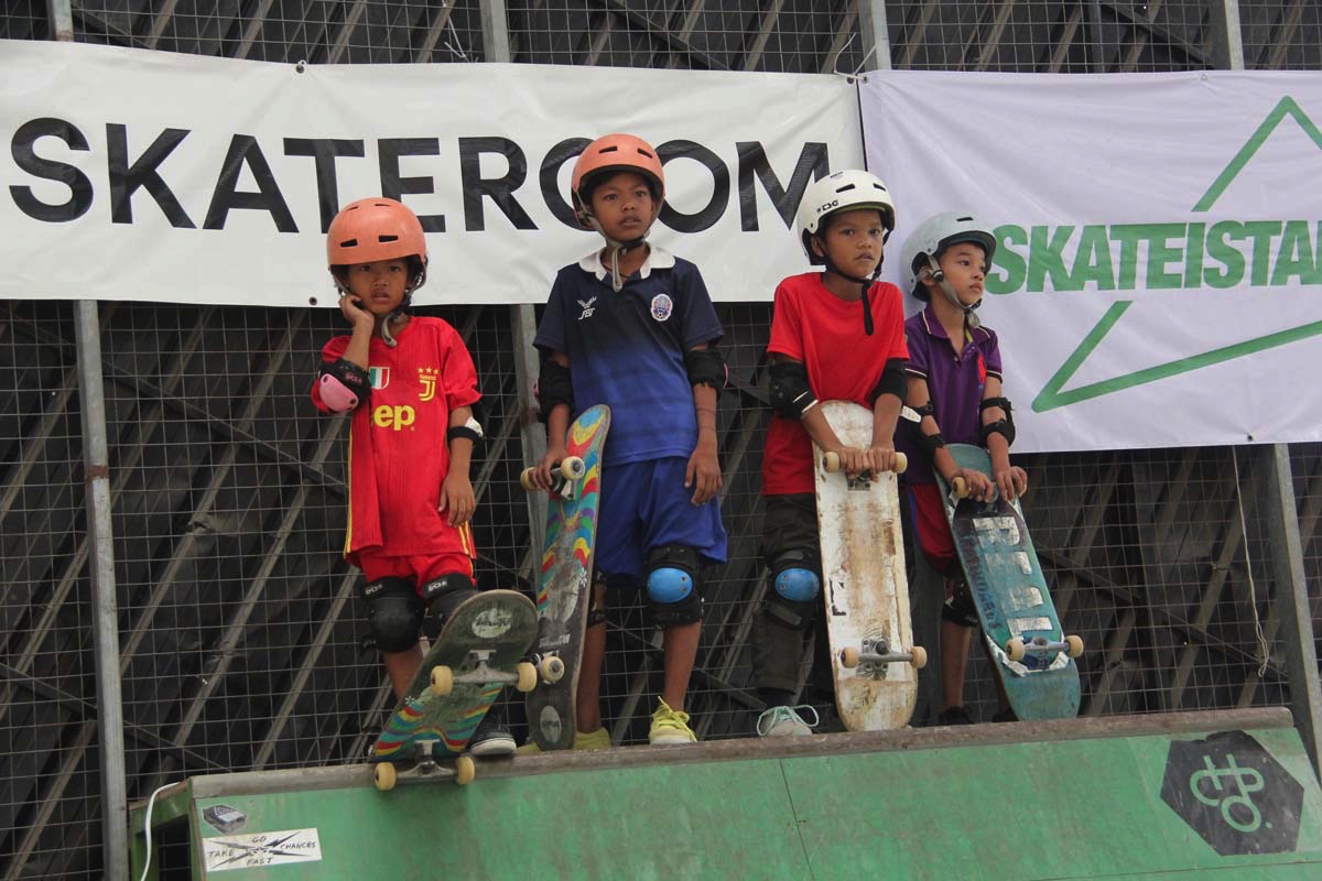 Students in Phnom Penh getting ready to drop in on GSD. 